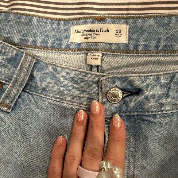 Curve Love High Rise Loose Short - Picture 4 of 4